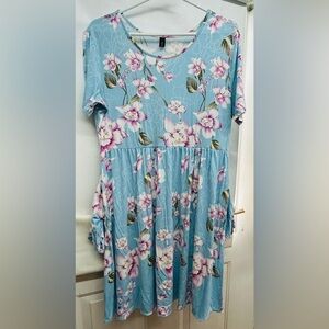 Dress, women’s size 2xl short sleeve with pockets. Hits just at the knees.